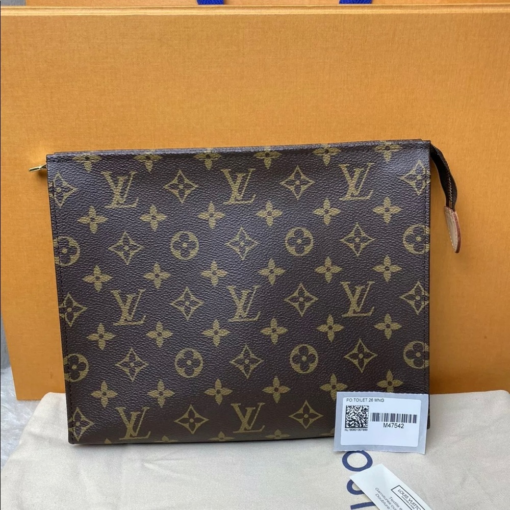 Louis Vuitton Toiletry 26